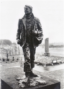 Line-Crossing-Memorial-at-Lage-Zwaluwe1